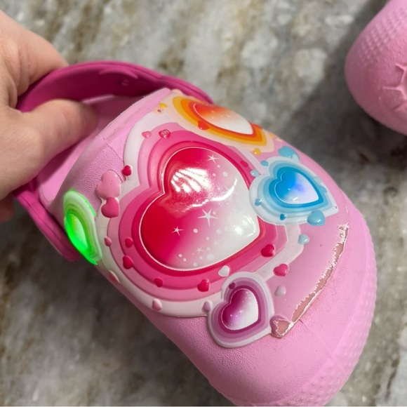 Kid’s Crocs Hearts Light Up Clogs Girls C6 - Picture 4 of 12